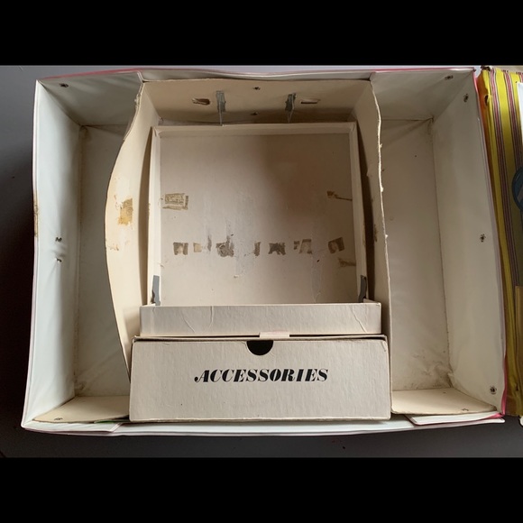 Vintage Barbie Doll Case Fashion Bedroom - Picture 6 of 8